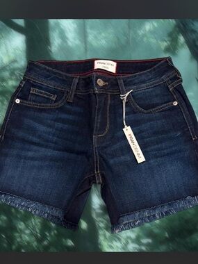 NWT Fran Denim "Melissa" Athletic Fit Shorts Size 26